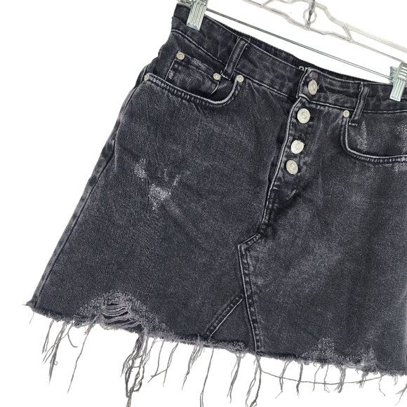 BDG Womens Small Distressed Denim Button Fly Skirt Raw Freyed Hem Black Pull On - Picture 4 of 5
